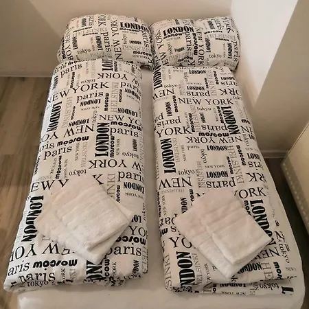 Center, 2, 3min Walk To River Vltava. Studio