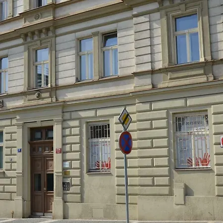 Center, 2, 3min Walk To River Vltava. Studio * Prague