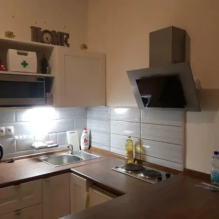 Center, 2, 3min Walk To River Vltava. Studio * Prague